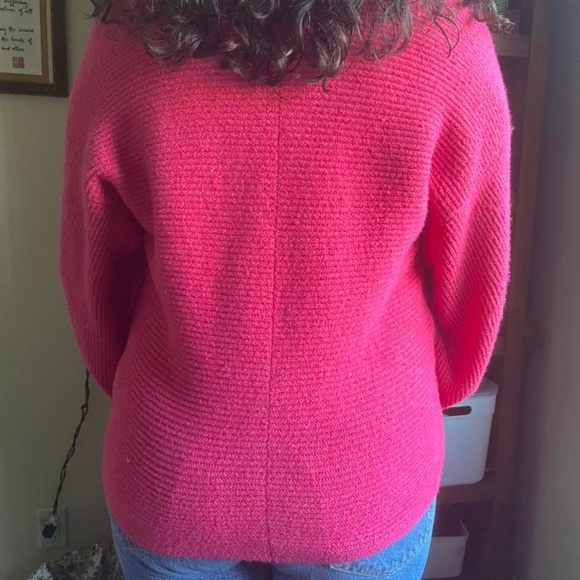 Bright pink sweater - Picture 3 of 3